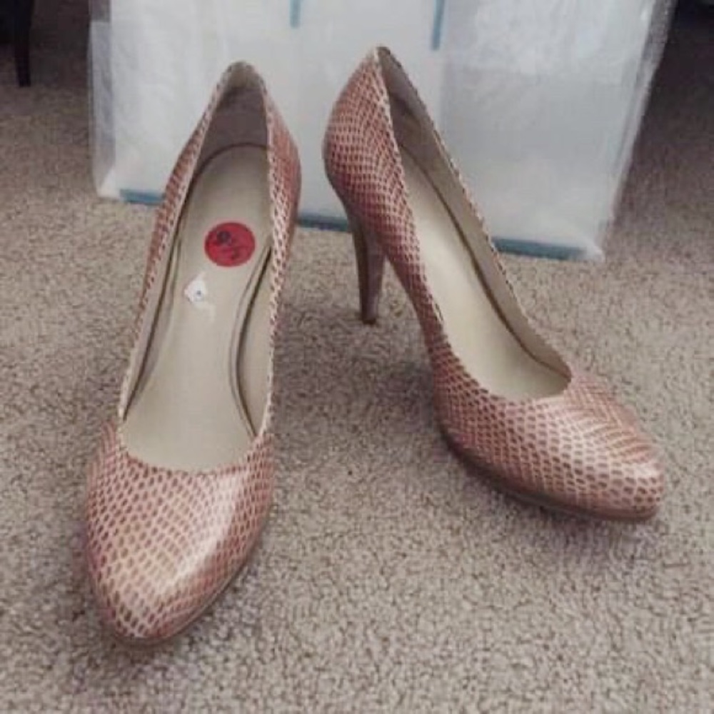 Size 9.5 Pink Snake Print High Heels Pumps